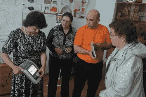 "Медицинская школа" в Екатеринбургском ДЭНАС-центре. Школу ведет врач И.Г. Минцева.