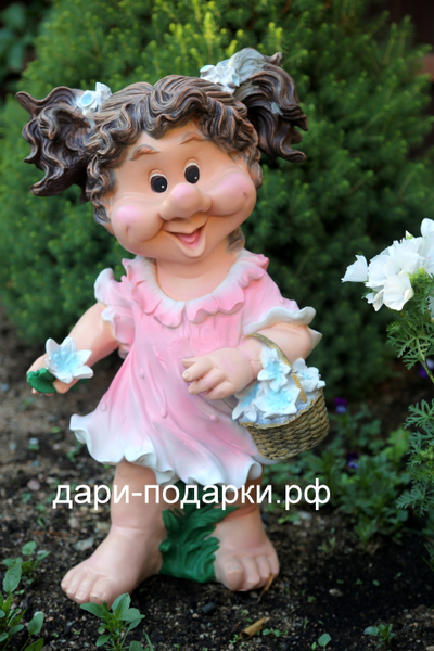Девочка гном с корзиной цветов 60*36см   4кг   полистоун Россия 4397/012584-1*