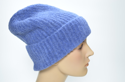 Кашемировая шапка лазурного цвета с отворотом