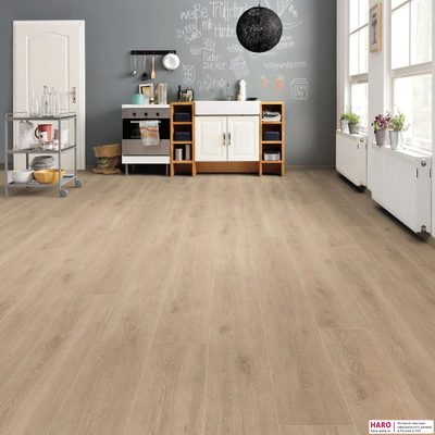 Декор ламината Haro Tritty 100 Gran Via Дуб Венето кремовый 535269 в интерьере комнаты
