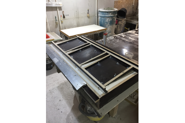 Форма с каркасом и необходимыми оснастками. Идет изготовление световой панели.