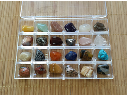 Коллекция минералов (24 образца до 3 см) в пластиковой коробке 18*12 см, вес около 370 г №20130