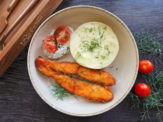 Стейк из лосося с картофельным пюре