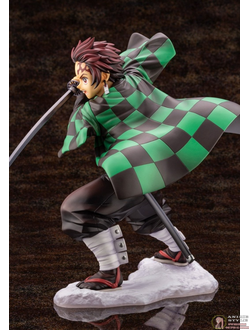 Фигурка 1/8  Тандзиро Камадо (Tanjirou Kamado)