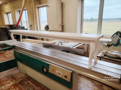 Лавки для прихожан в храме