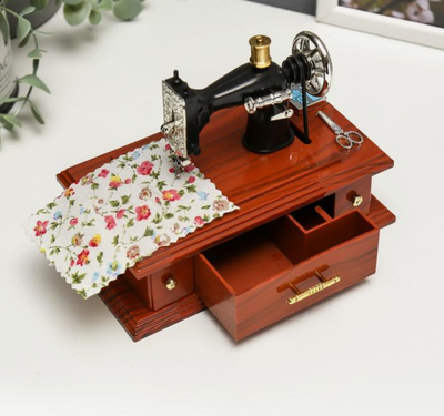Шкатулка музыкальная механическая "Швейная машинка" 9,5х18х13,5 см