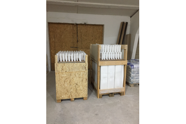 Упакованные панели в транспортной обрешетке. Перед отправкой на объект.