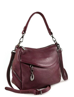 (АРТИКУЛ: 8332/0/02) СУМКА ЖЕНСКАЯ, НЕБОЛЬШАЯ, НАТУРАЛЬНАЯ КОЖА, ТЕМНО-БОРДОВАЯ, С ДЕКОРАТИВНЫМИ НАРУЖНЫМИ КАРМАНАМИ, С ПЛЕЧЕВЫМ РЕМНЕМ