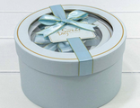 Коробка подарочная круглая с окном и бантиком (св. голубая), 18*18*10см