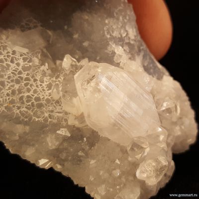 Апофиллит, кристаллы на кварце. 45*36*21мм