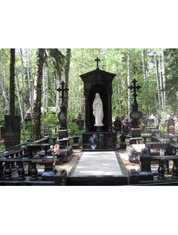 Европейский памятник Часовня со скульптурой