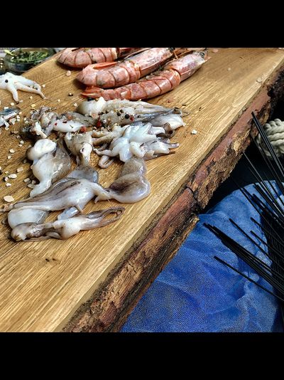 Доска для подачи закусок из дуба с корой