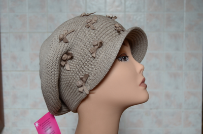 бежевая вязаная женская кепка