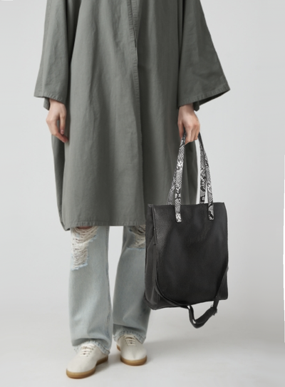 (АРТИКУЛ: 10117/2/5) СУМКА ЖЕНСКАЯ, БОЛЬШАЯ, НАТУРАЛЬНАЯ КОЖА, ЧЕРНАЯ,  ЧЕРНО-БЕЖЕВЫЕ "ПИТОН" РУЧКИ ЧЕРЕЗ ПЛЕЧО