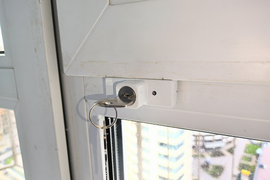 ДЕТСКИЙ ЗАМОК НА ОКНА