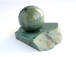 Шар из Жадеита с подставкой (45 мм, 318 г) №4350