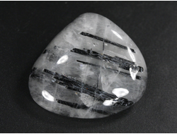 Кварц с черным турмалином (шерл), галтовка, Бразилия (31*28*14 мм, 16 г) №35103