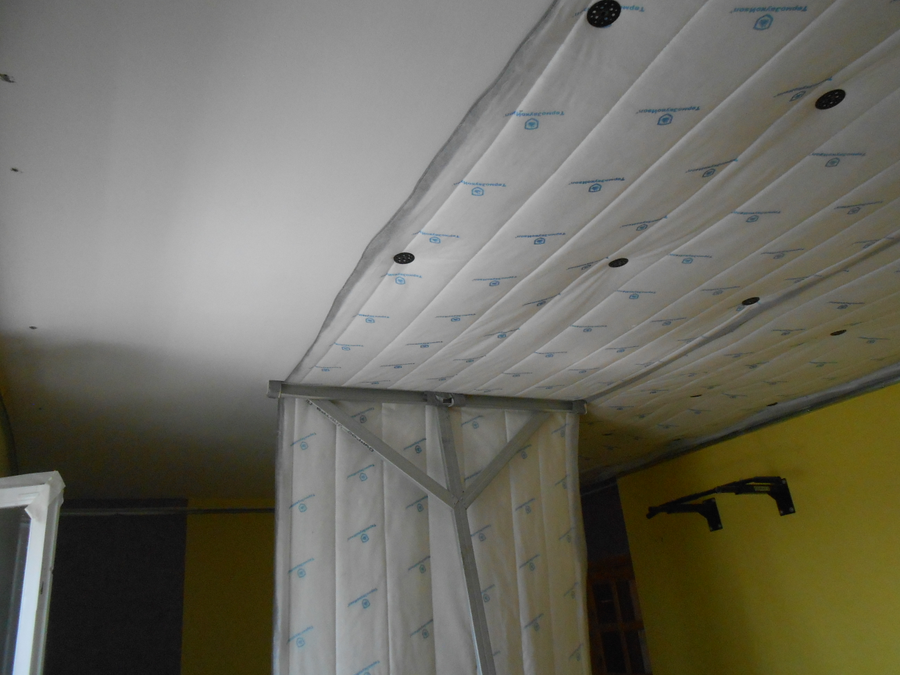 Звукоизоляция потолка от соседей. Крепление термозвукоизола к потолку. Как сделать шумоизоляцию в квартире от соседей сверху.