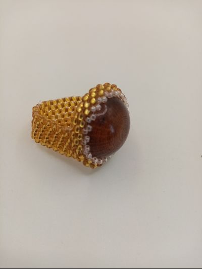 Кольцо с янтарем и чешским бисером