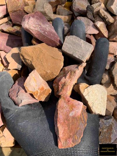 желто-красная яшма пейзажная щебень