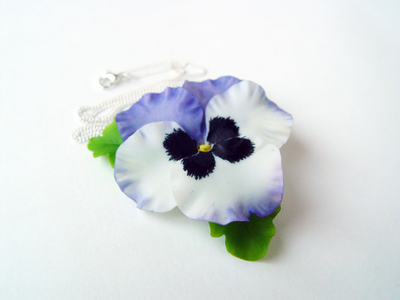 Кулон "Анютины глазки" . Цветы из полимерной глины