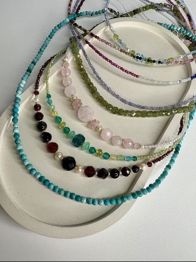 Чокер тонкий с огранкой, разные камни