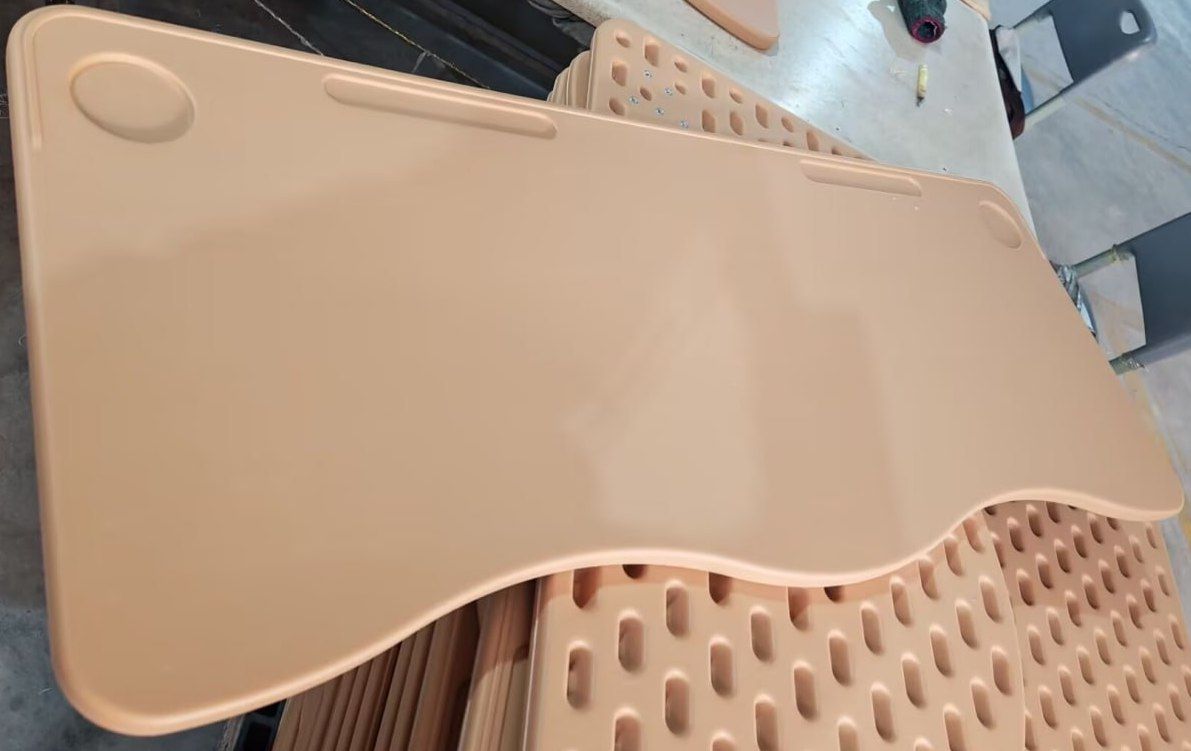 Литая пластиковая столешница бежевого цвета