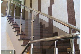 ОГРАЖДЕНИЯ (ПЕРИЛА) ИЗ НЕРЖАВЕЮЩЕЙ СТАЛИ СО СТЕКЛОМ