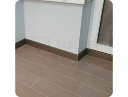 Плинтус ХДФ Dollken Cubu Flex Life 80мм Х 2,5 м 1245 Бронза в интерьере 7