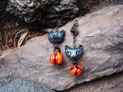 "Стражи сумеречных теней", длинные серьги с тыквами и серыми волками