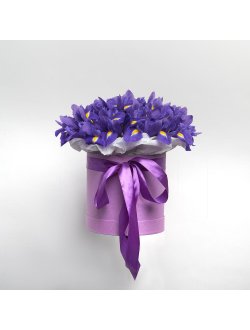 Шляпная коробка с ирисами