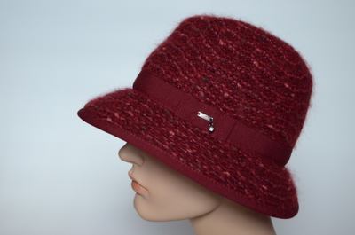 Fetrovaya-shlyapa-s-otdelkoj-melanzhevoj-pryazhej-Vizio-Italiya