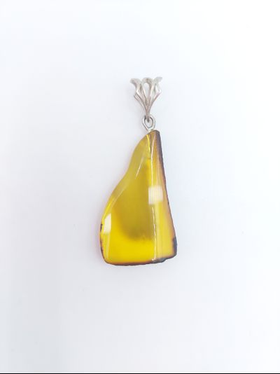 Кулон из прозрачного янтаря 08964