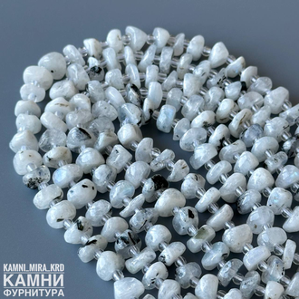 Лунный камень с иризацией чипсы 6-8х3-4 мм, цена за нить 19 см