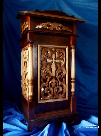 Аналой с резьбой по дереву