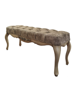 Банкетка с сиденьем в каретной стяжке и фигурными ножками.