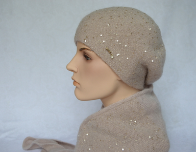 кремовый берет и платок кремового цвета италия Визио фото