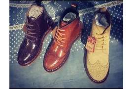 Найди свой цвет ярких ботинок DR. Martens из натуральной кожи и замши. Размеры от 36 до 45.