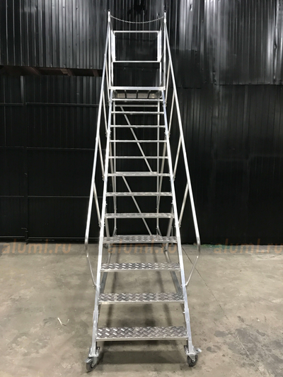 Лестница с площадкой ЛС-2.7 угол 45 гр.