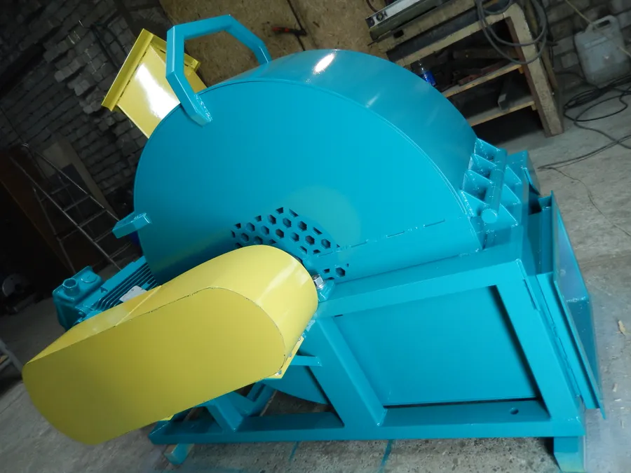 Вид сбоку РДМ-600 с удлинителем приёмной горловины.