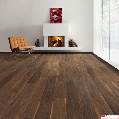 Декор паркетной доски Haro Орех Американский Универсал 1-пол, масло 538956 в интерьере гостиной