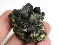 Эпидот, сросток кристаллов, Перу (45*32*34 мм, 63 г) №35865