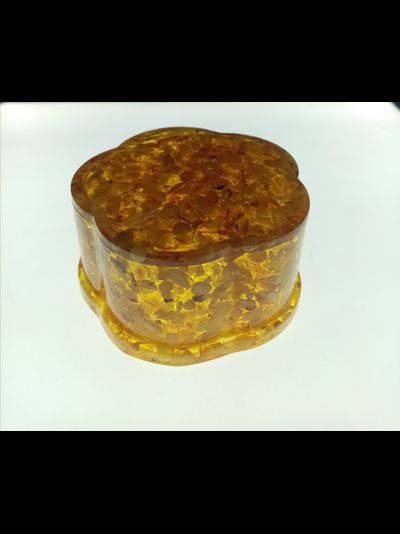 Шкатулка цветочек с белым янтарем