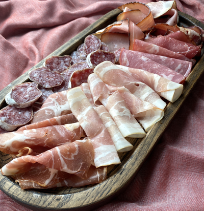 тарелка из дерева, деревянная тарелка, подача на дереве, тарелка для ресторана, доска для еды, спил