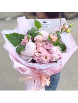 Букет из пионов и эустомы