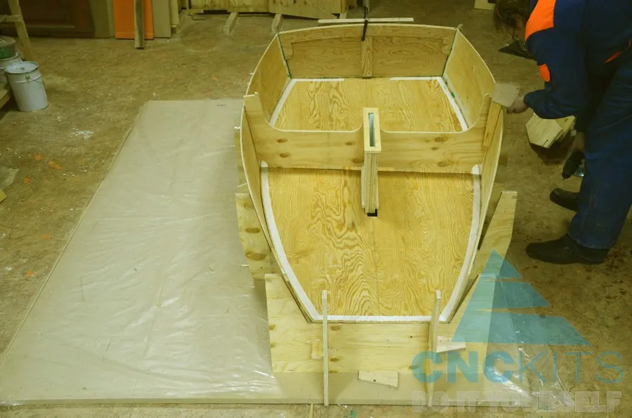 Сборка корпуса яхты Оптимист Фото 8