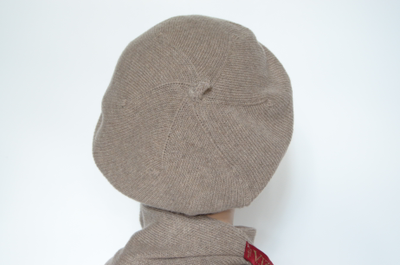 Женский вязаный берет из кашемира и кашемировый шарф фото