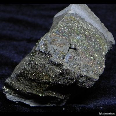 Пирит, &quot;спектропирит&quot;, в полости конкреции. Россия. 70*35*45мм