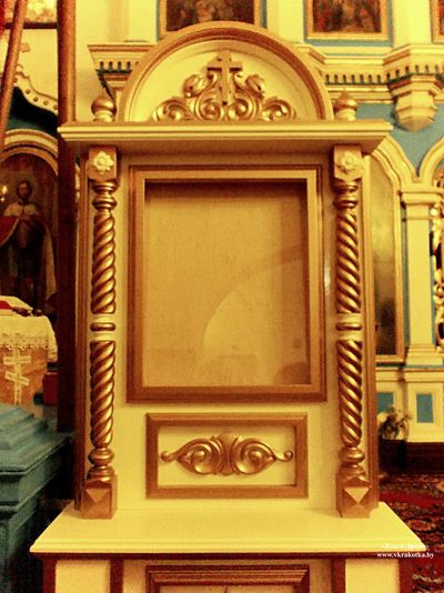 Напольный киот из дерева