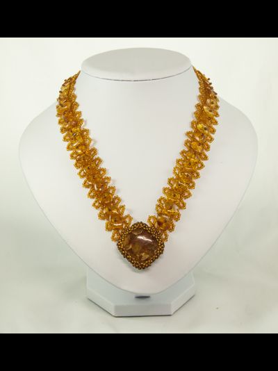 Колье из  чешского бисера , натурального янтаря и кабошон из ювелирной смолы с янтарем 00516